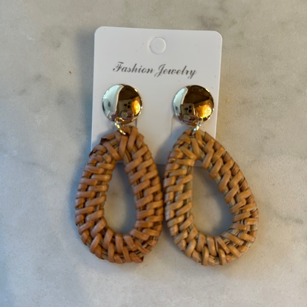 NWT spring or summer wicker earrings with gold